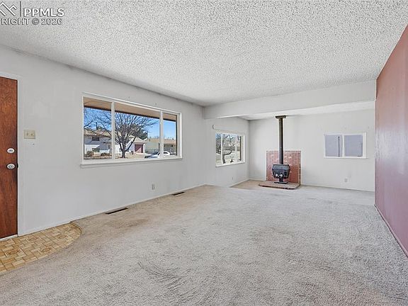 5th image of 2609 Ridgewood Ln