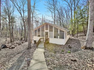 2243 Pine Ln, Bushkill, PA 18324