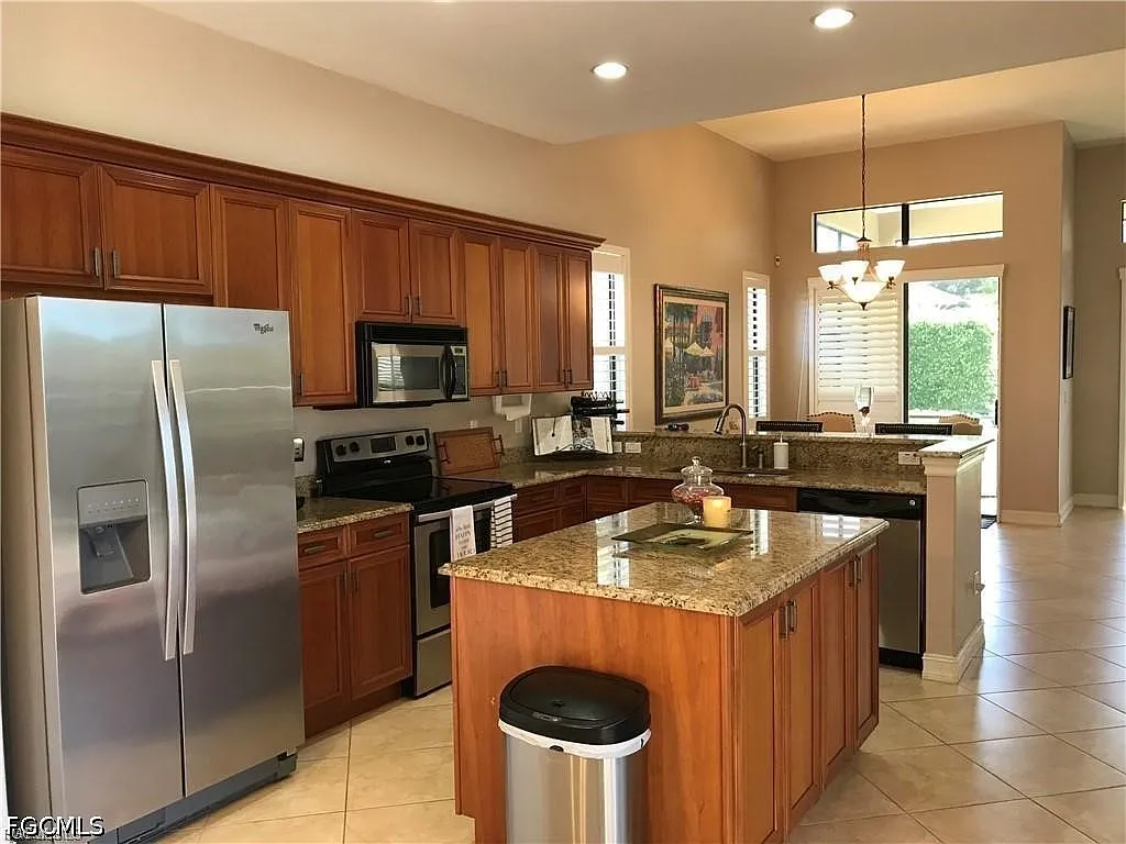 3 bed, 3.0 bath, 1886 sqft, $4,250 — Photo 2