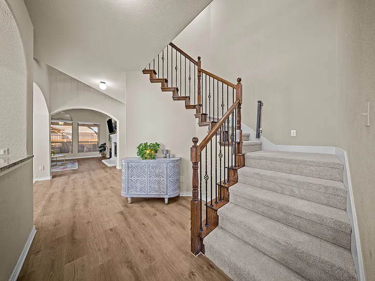 115 Parkwood Dr — Photo 4