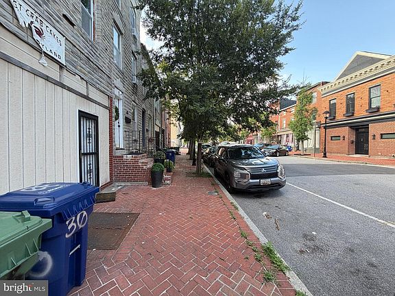 3rd image of 32 S Carrollton Ave