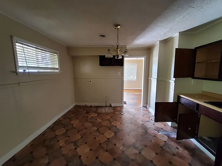 300 Eastview St — Photo 5