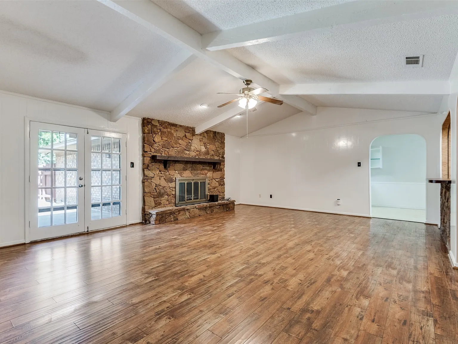 3 bed, 2.0 bath, 1653 sqft, $1,975 — Photo 2
