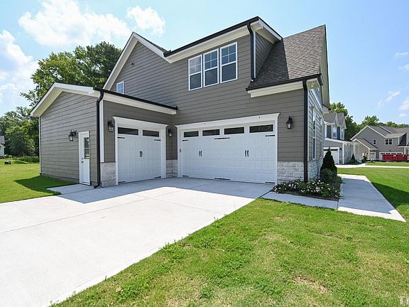 4th image of 36 Bellicourt Dr