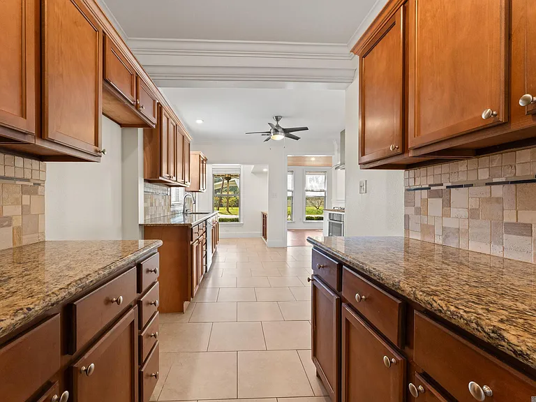 3919 Claycut Rd — Photo 11
