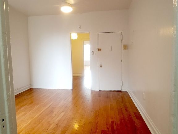 5th image of 576 Morgan Ave APT 4R