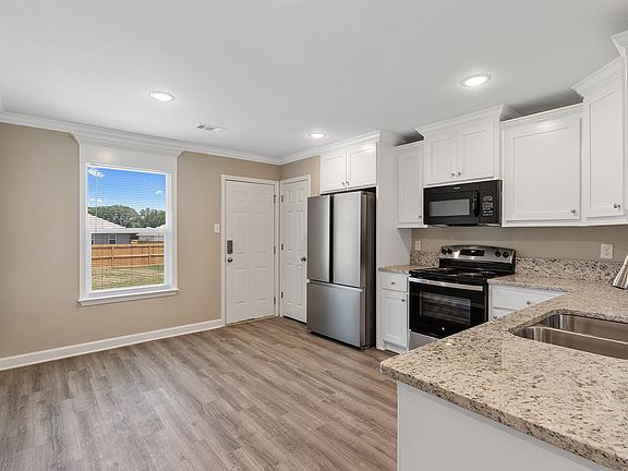 4th image of 504 Reba Ln