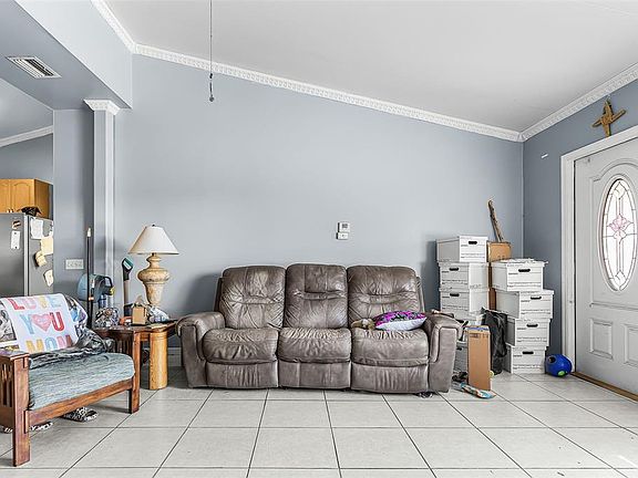 4th image of 11337 SW Pine Ave