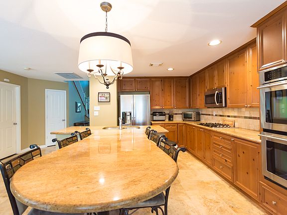 4th image of 71 Alden Glen Dr