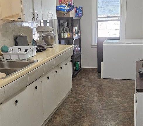 5th image of 411 W North St