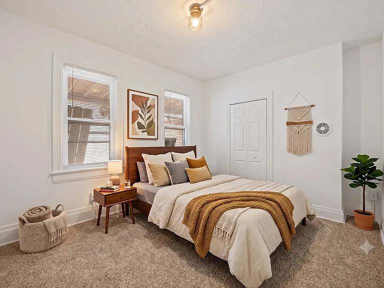 2204 E Carson St — Photo 5