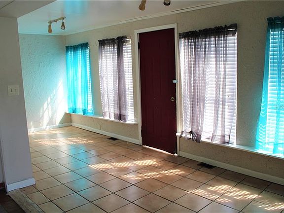 4th image of 1024 Oak Ave