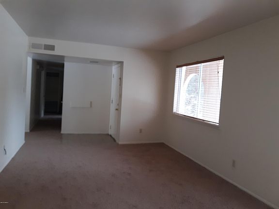 4th image of 878 W Parker Dr