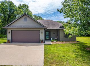 3200 E Doe Brook Ln, Columbia, MO 65202