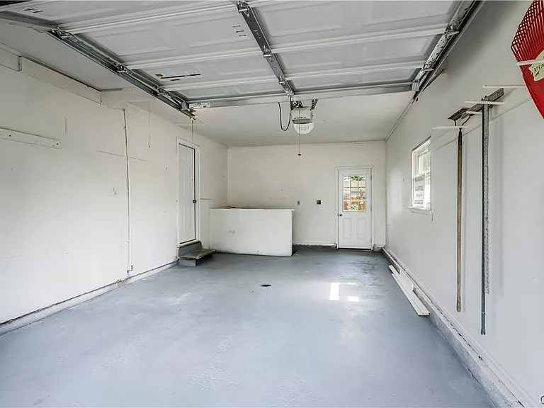 222 Wilber St — Photo 43