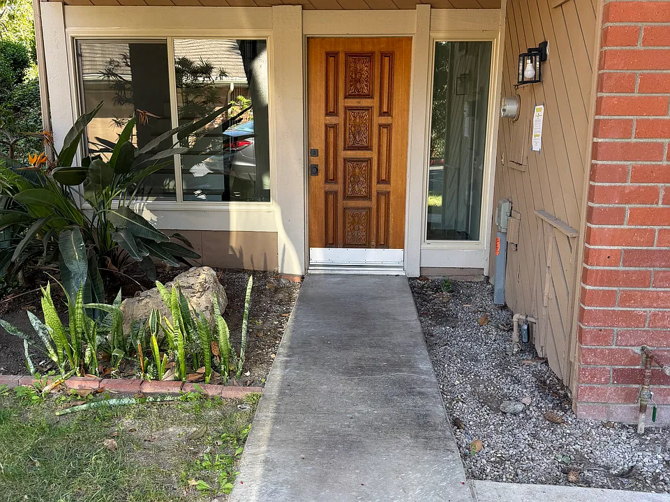 845 W Glenwood Cir