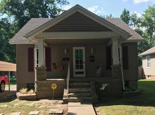 810 Oak St, Carmi, IL 62821