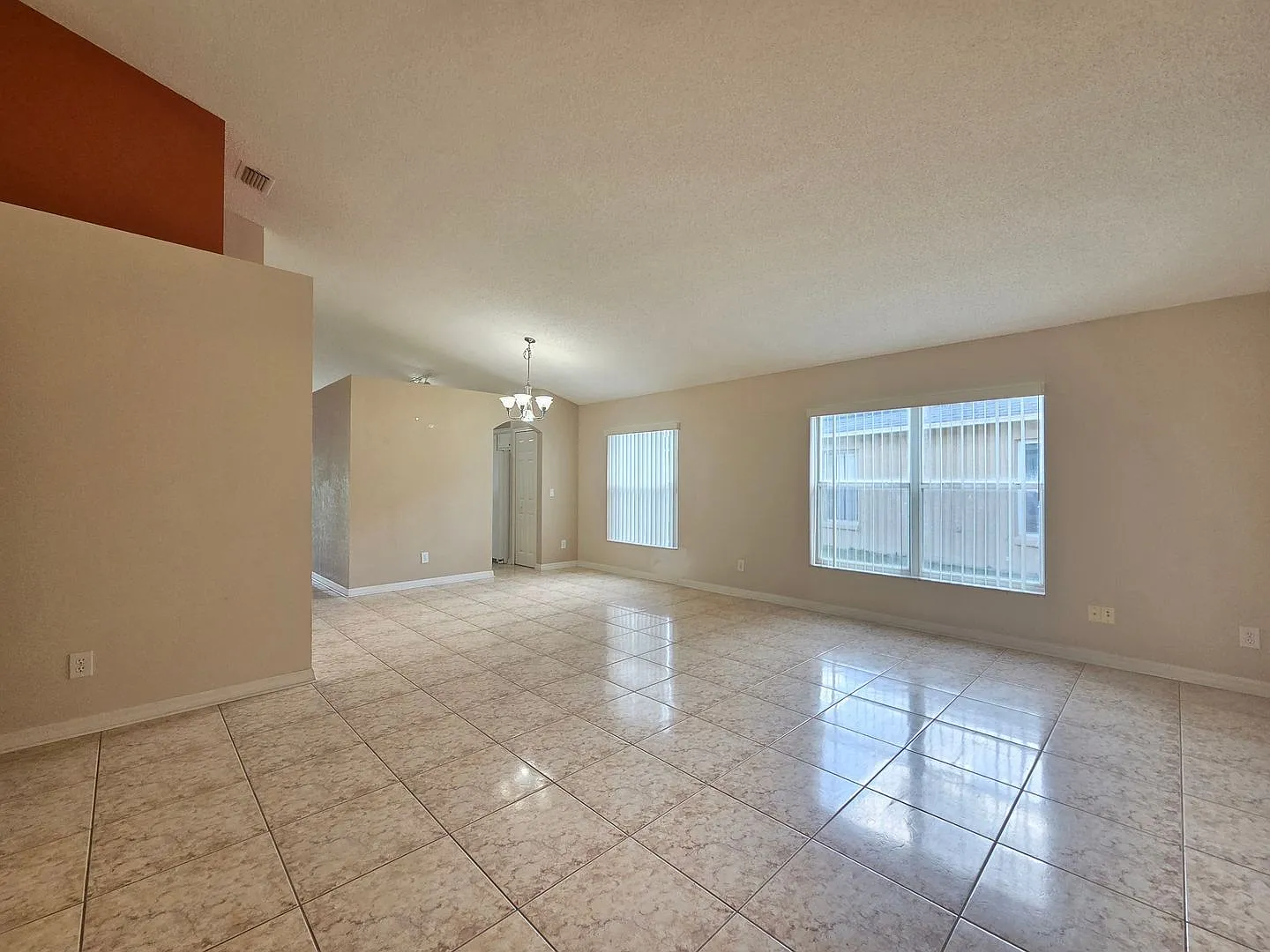 4 bed, 2.0 bath, 1898 sqft, $2,500 — Photo 3