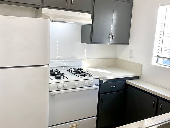 3rd image of 4484 Murietta Ave #4