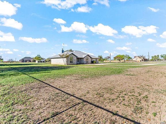 2nd image of 14890 Saint Hedwig Rd