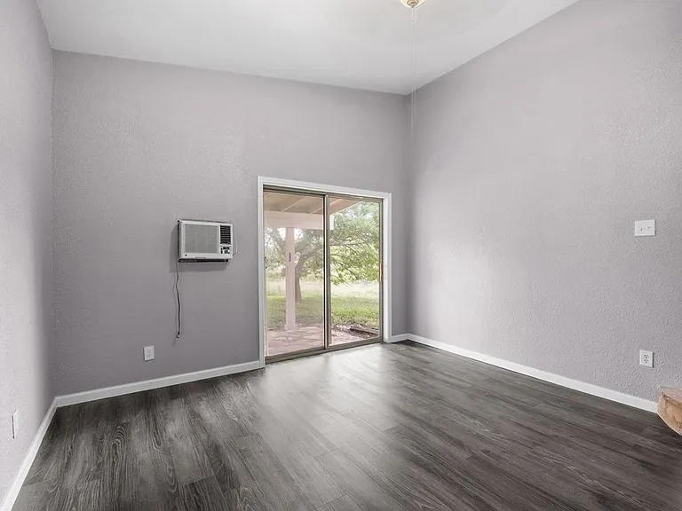 123 FM 480 — Photo 14