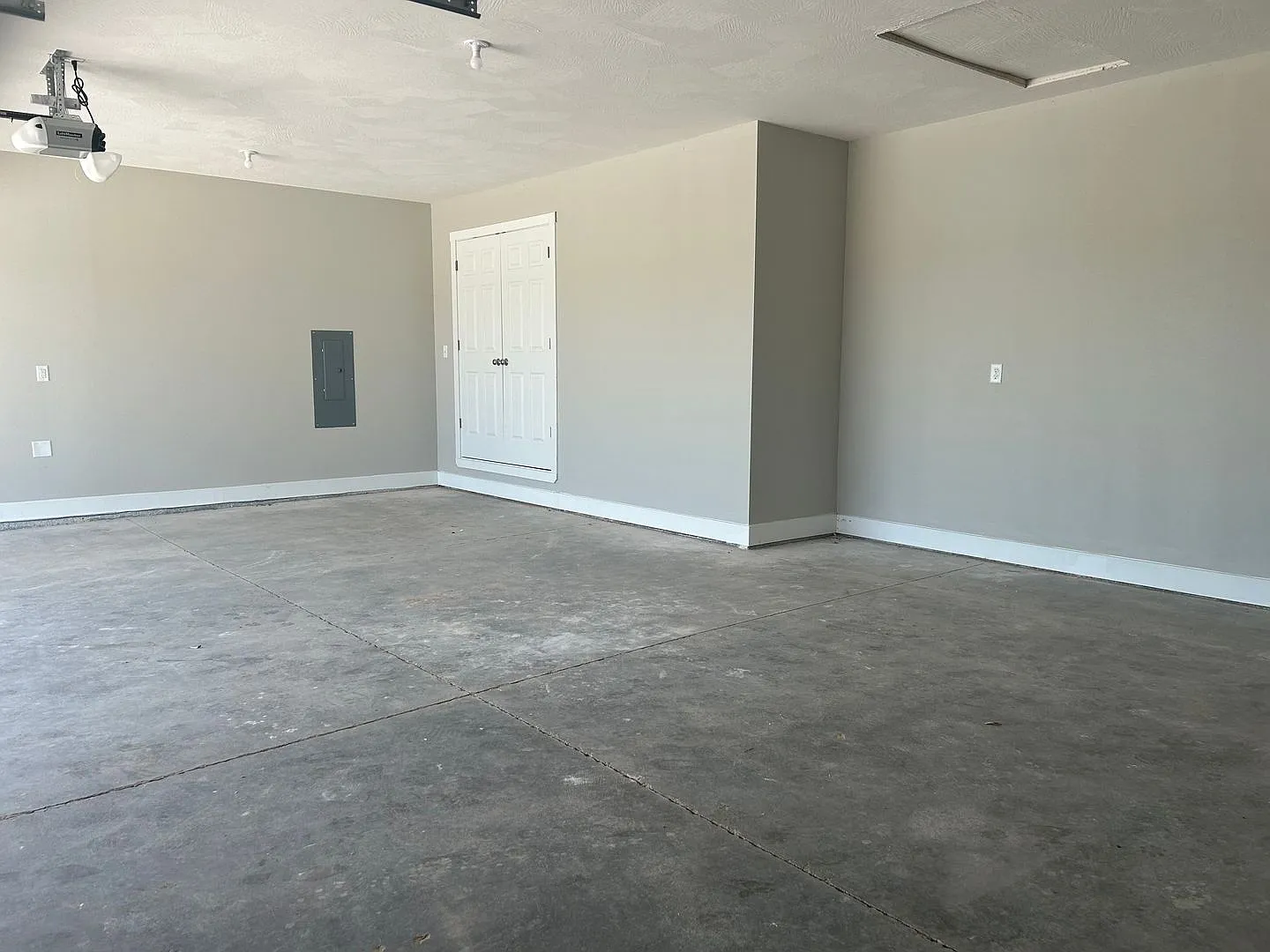 Brand New 3Bed, 2Bath, 3 Car Garage !! — Photo 2
