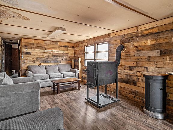 4th image of 105 Camp Rd