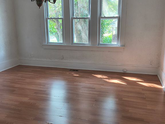 2nd image of 403 Caulder Ave #1