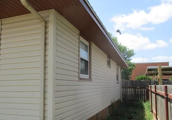 5th image of 516 Hilltop St