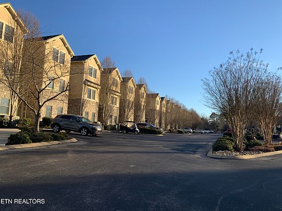 2nd image of 408 Waterside Cir #4
