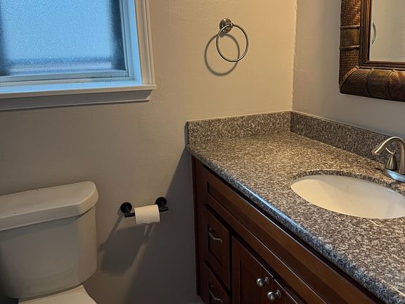 2nd image of 211 Oakwood St