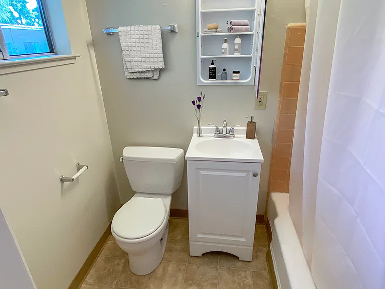 Bascom Holiday Apartments — Photo 6