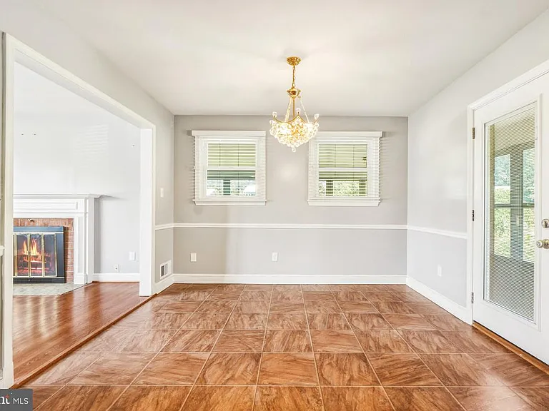 500 Derrydown Ln — Photo 7