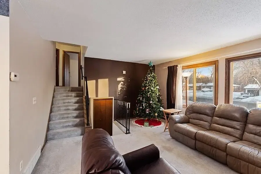 555 Egret Blvd NW — Photo 4