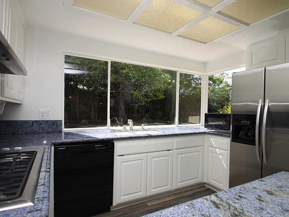 4th image of 1543 Covington Ave