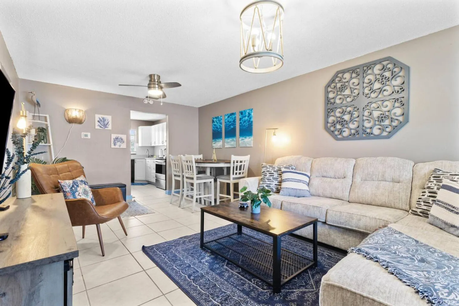 2 bed, 1.0 bath, $3,387 — Photo 2