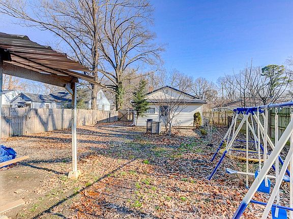 5th image of 3391 Rockwood Ave