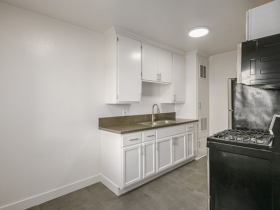3rd image of 6043 Eleanor Ave #A3