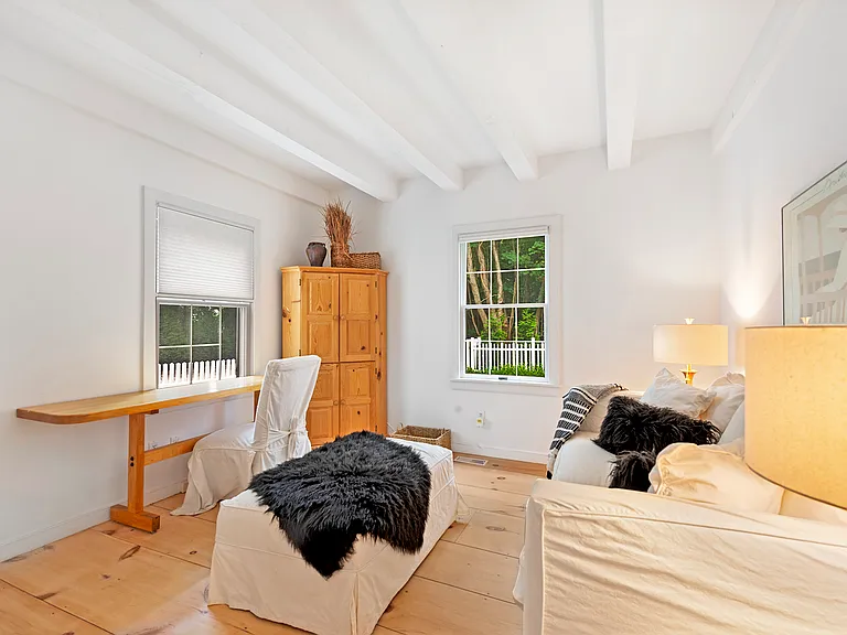 57 Osborne Ln — Photo 8