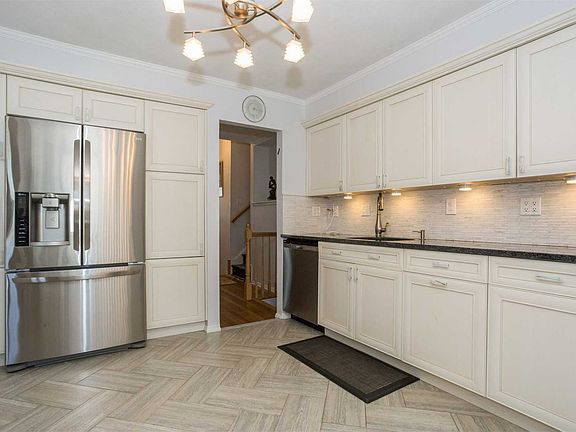 4th image of 73 Ashford Dr