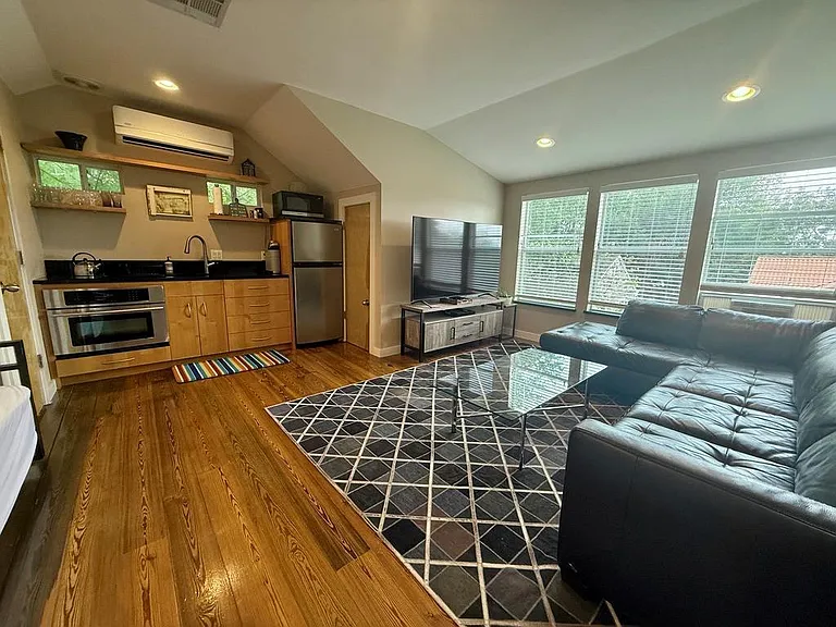 4517 Shoalwood Ave #B — Photo 8