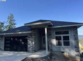 994 S 67th St, Springfield, OR 97478
