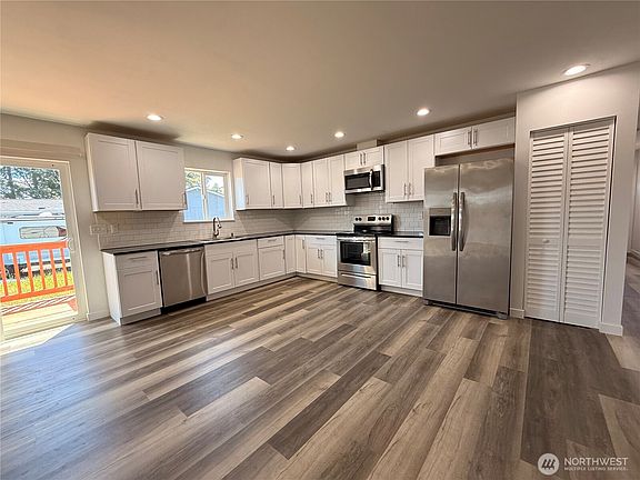 3rd image of 117 N Wynoochee Drive SW