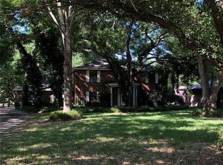 118 Forest Brook St, Oak Leaf, TX 75154