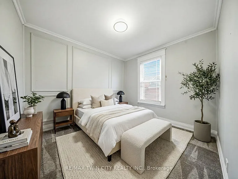 76 N Grey St E — Photo 19