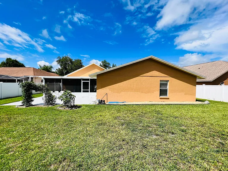 3909 Yellow Finch Ln — Photo 23