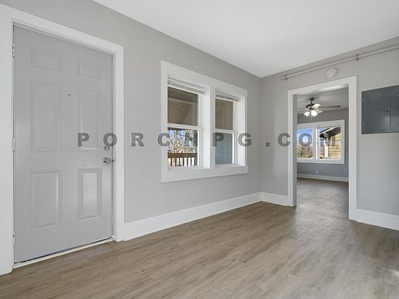 4th image of 907 Maple Ave SE #1
