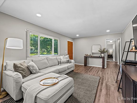 2nd image of 805 Dawes Ave