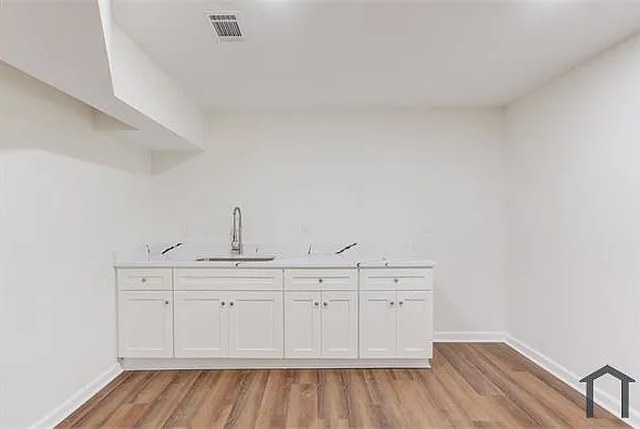 4 bed, 2489 sqft, $4,000 — Photo 4