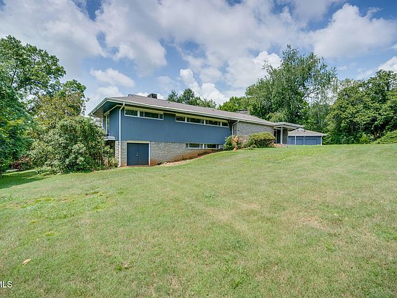 4th image of 209 Maple Tree Dr